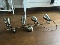 Elegant lampa med fyra spotlights