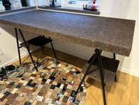 Sinnerlig skrivbord Ikea i brun kork