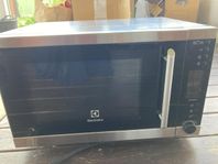 Fristående mikrovågsugn med grillfunktion Electrolux 