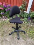 Kontorsstol, Frapett sadelstol/ståstol