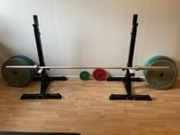 Olympisk skivstång, vikter och rack.