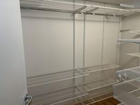 Komplett Elfa garderob hyllsystem vit säljes