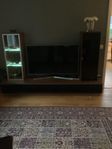 tv bänk och 2 st vitrinskåp (utan tv)