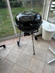 Oanvänd klotgrill med två nivåer