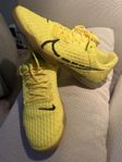 Fotbollsskor futsal react gato nyskick