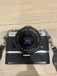 Canon AE-1 med 4 objektiv + många tillbehör