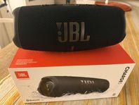 JBL Charge 5 – Kraftfull Bluetooth-högtalare i toppskick!
