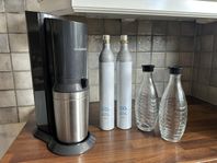 Soda Stream, ink 2 glasflaskor och 4 kolsyrepatron