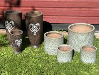 GRATIS Två höga bruna krukor