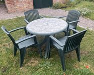 Runt grönt trädgårdsbord 