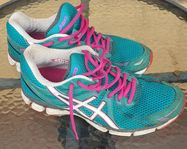 Asics skor