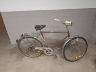Tvåväxlad herrcykel.
