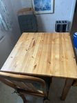 Köksbord med 4 stolar