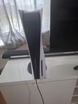 Playstation 5 disc edition och en pro gaming edge kontroll