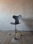 Fritz Hansen 3117 grand prix 