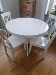 Ingolfbord från Ikea och 4 Ingolf stolar. 4 stolsdynor.