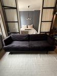 Jotex Antwerpen Svart sammet soffa