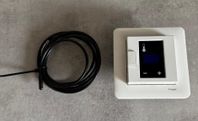 Schneider Exxact Termostat med touchdisplay DTH-16