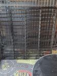 Hundhage i metall, 8 sektioner