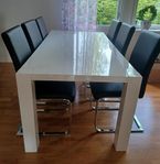 Matbord med 6 stolar