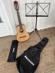 Akustisk gitarr Cataluna+väska+notställ