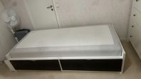IKEA Säng 200x90 - inkl. resarmadrass & förvaring