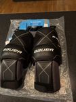 BAUER PRO MÅLVAKTSKNÄSKYDD - SR