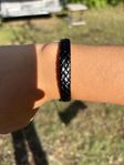 Svart flätat armband