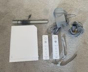 Nintendo Wii konsol med två handkontroller 