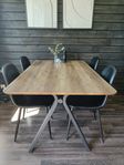 matgrupp. Bord och 4 stolar 