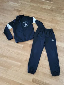 Adidas WCT joggingdress pojke strl 140