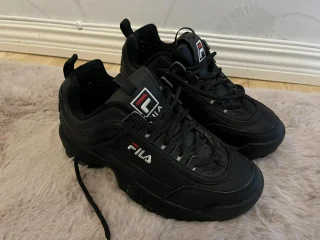 sneakers, sandaler, gummistövlar