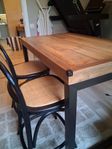köksbord/barbord Woodenforge+  4 st barstolar   