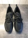 Nya/oanvända svarta sneakers skor stl 42 26cm