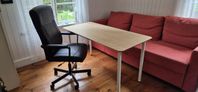 Skivbord och kontorsstol
