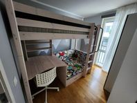 Loftsäng med skrivbord och soffa/extra bädd