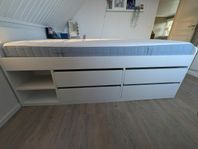SLÄKT sängstomme 90x200 cm som ny, med madrass 
