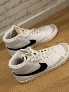Snygga (Helt nya) Nike street/vardags skor (45) ny1599kr