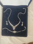 Elegant vitguldsset 18K. (utan sten)