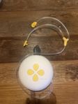 Medela Swing Maxi Hands-free Dubbelbröstpump samt kupor
