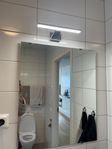 Badrumsspegel med ledlampa 