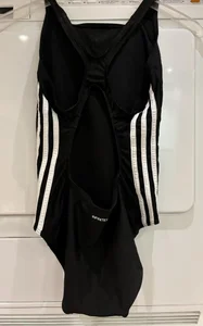 NY Adidas baddräkt svart/vit stl 40