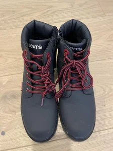 Levi’s barnkängor – storlek 33, mycket fint skick