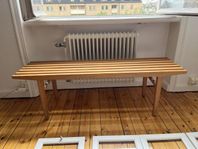 70-tals bänk i lackad furu