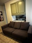 3 sits grå soffa