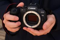 Canon EOS R8 + 3 RF-linser i toppskick
