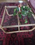 Vintage bambubord med bordsskiva i glas