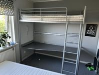 Tromsö loftsäng med skrivbord och hylla