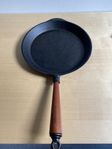 Skeppshult Stekpanna Gjutjärn 28 cm Trähandtag