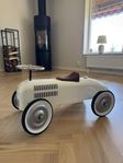 Minispeeders Classic gåbil i vitt - perfekt första gåbil!